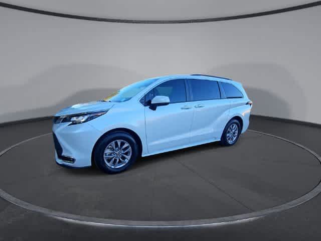 Used 2022 Toyota Sienna XLE FWD image 4