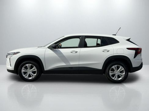 Used 2026 Chevrolet Trax LS FWD image 2