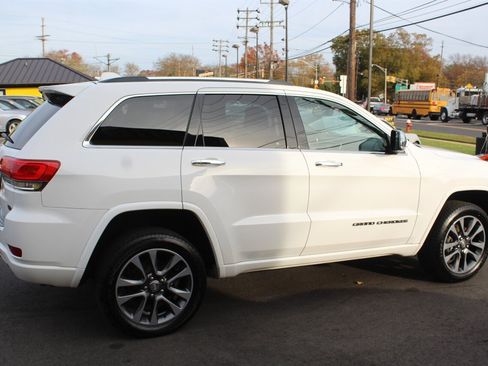 Used 2017 Jeep Grand Cherokee Overland AWD/4WD image 25
