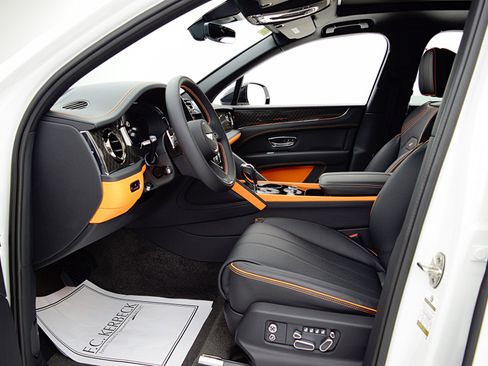 New 2025 Bentley Bentayga image 33