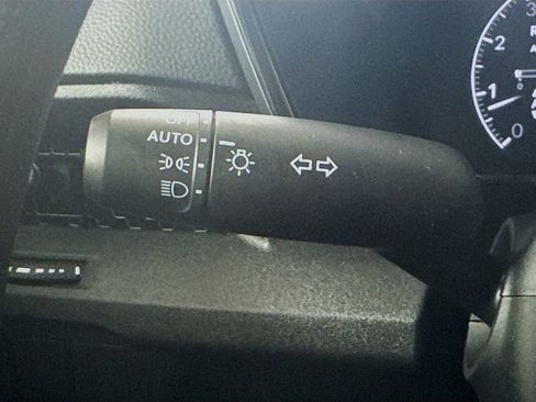 Used 2025 Honda CR-V LX image 12