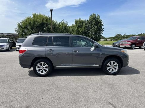 Used 2011 Toyota Highlander SE w/ Tow Pkg AWD/4WD image 4