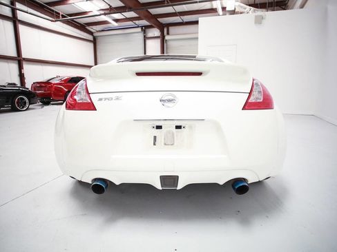 Used 2011 Nissan 370Z Coupe image 7