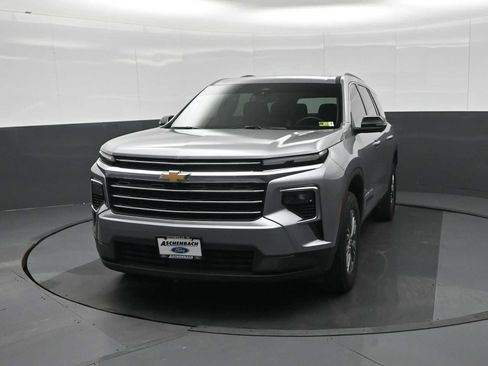Used 2024 Chevrolet Traverse LT image 5