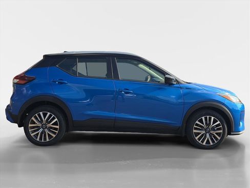 Used 2023 Nissan Kicks SV image 6