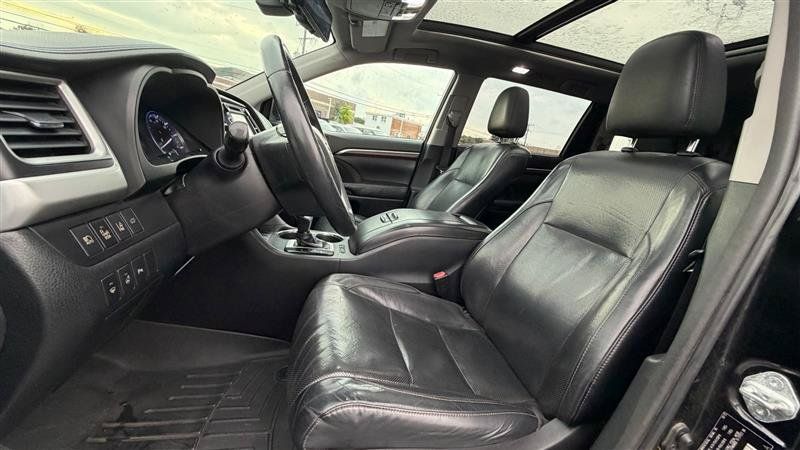 Used 2015 Toyota Highlander Limited Platinum AWD/4WD image 18
