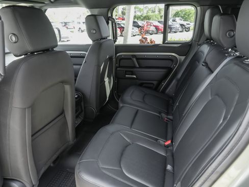 Used 2025 Land Rover Defender 110 S image 33