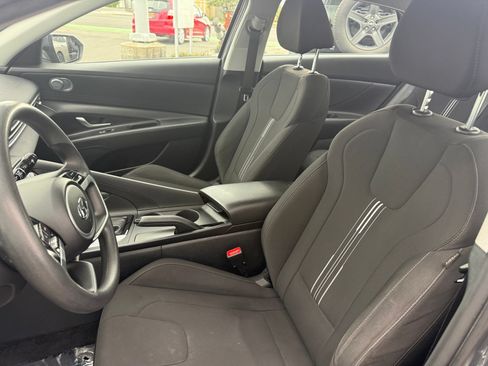 Used 2022 Hyundai Elantra SEL FWD image 11