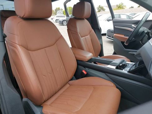 Certified 2022 Audi e-tron Prestige w/ Prestige Package AWD/4WD image 10