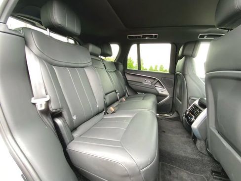 Used 2025 Land Rover Range Rover SE AWD/4WD image 28