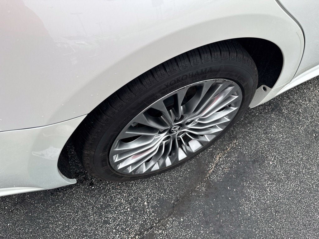Used 2018 Toyota Avalon Limited w/ Carpet Mat Package FWD image 8
