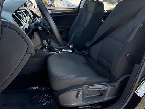 Used 2018 Volkswagen Golf SE FWD image 17