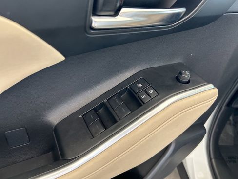 Used 2024 Toyota Highlander XLE image 35