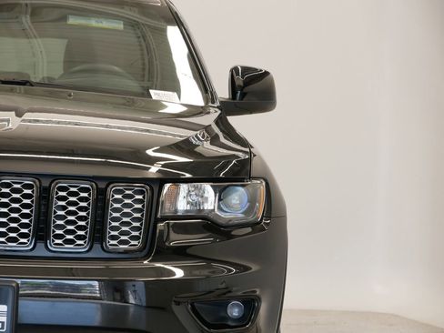 Certified 2022 Jeep Grand Cherokee Laredo X image 49