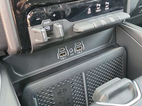 New 2026 RAM 1500 4x4 Crew Cab image 19