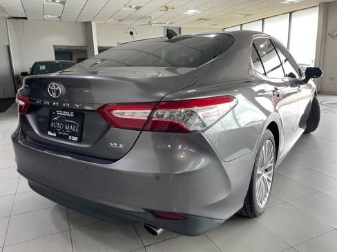 Used 2018 Toyota Camry XLE image 7
