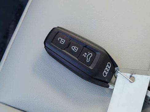 New 2025 Audi Q6 e-tron Premium image 28