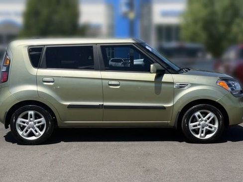 Used 2010 Kia Soul + w/ Audio Pkg FWD image 9