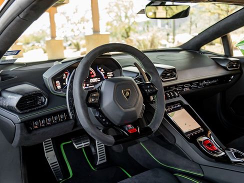 Used 2020 Lamborghini Huracan EVO image 17