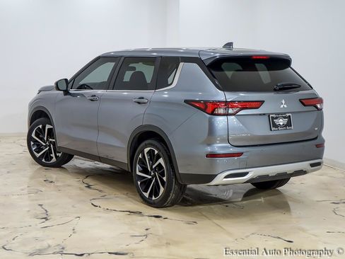 Used 2023 Mitsubishi Outlander SE AWD/4WD image 10