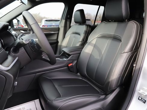 New 2025 Jeep Grand Cherokee Limited image 13