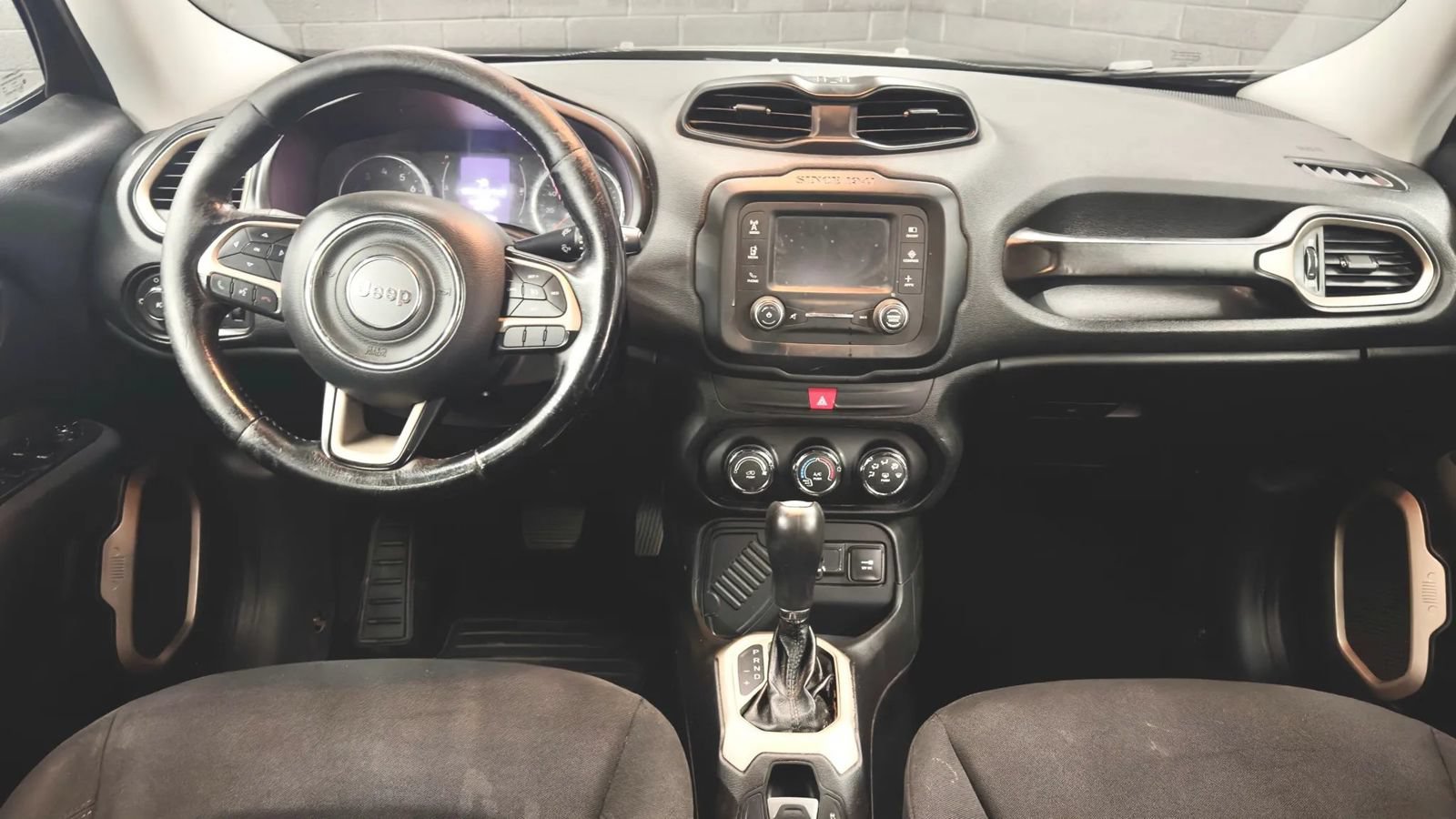 Used 2016 Jeep Renegade 75th Anniversary FWD image 6