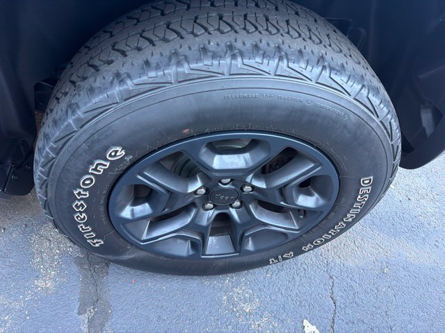 Used 2020 Jeep Cherokee Trailhawk w/ Cold Weather Group AWD/4WD image 7