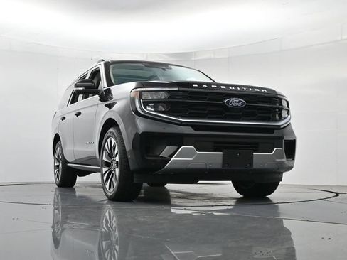 Certified 2025 Ford Expedition Platinum w/ Driver's Package AWD/4WD image 40