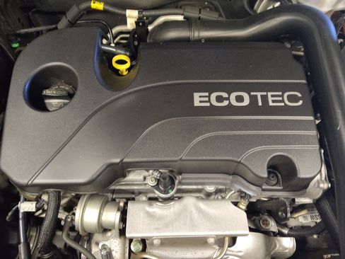 Used 2021 Chevrolet Equinox LS w/ LS Convenience Package image 30