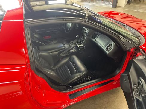 Used 2001 Chevrolet Corvette Coupe w/ Preferred Equipment Group2 RWD image 41