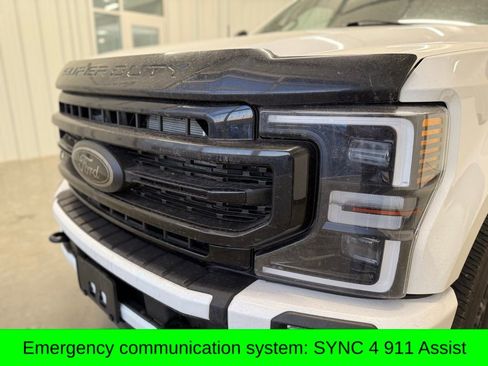 Used 2022 Ford F250 Lariat w/ Black Appearance Pkg image 5