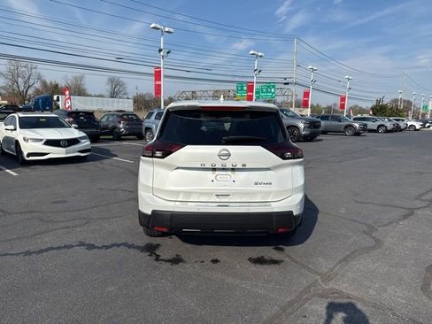 Used 2024 Nissan Rogue SV w/ SV Premium Package image 6
