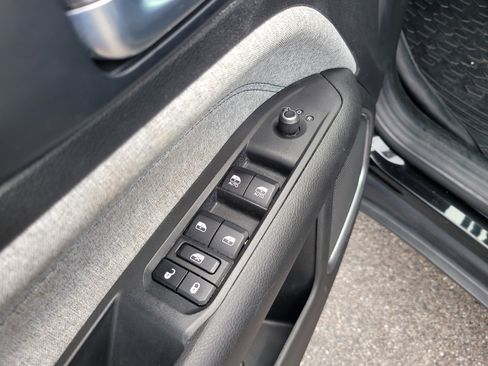 Used 2023 Jeep Compass Latitude AWD/4WD image 16