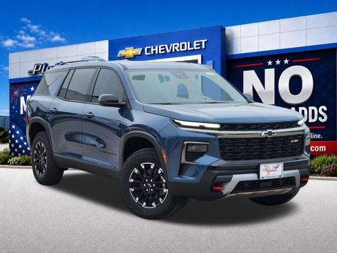 New 2026 Chevrolet Traverse Z71 w/ LPO, Floor Liner Package AWD/4WD image 1