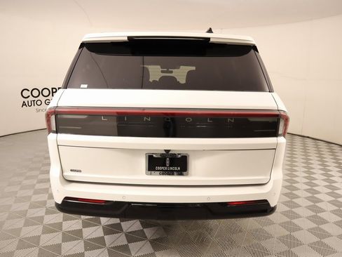 New 2025 Lincoln Navigator L Reserve image 23