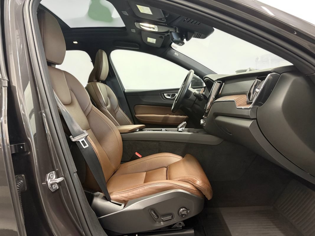 Used 2022 Volvo XC60 T8 Inscription w/ Advanced Package AWD/4WD image 14