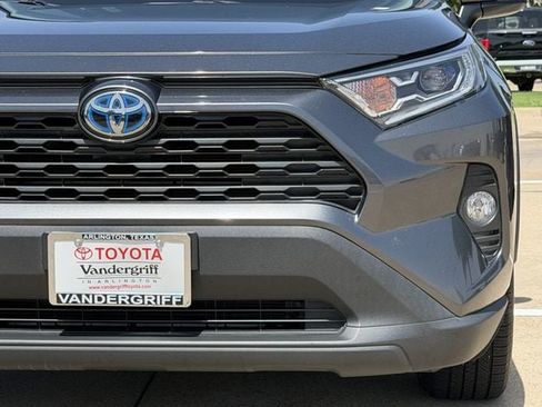 Used 2021 Toyota RAV4 XLE w/ Convenience Package AWD/4WD image 9