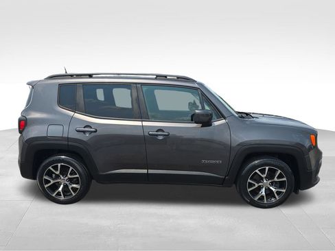 Used 2018 Jeep Renegade Latitude FWD image 6
