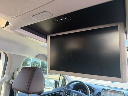 Used 2025 Honda Odyssey Elite image 16