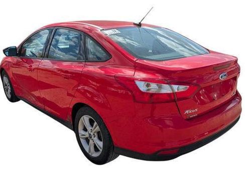 Used 2014 Ford Focus SE w/ SE Winter Package FWD image 3