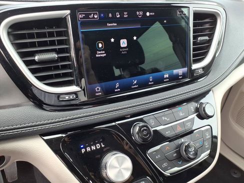 Used 2023 Chrysler Pacifica Touring-L FWD image 20