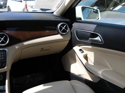Used 2020 Mercedes-Benz GLA 250 4MATIC w/ Premium Package image 17