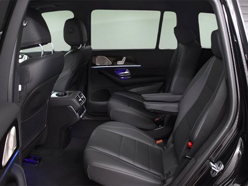 Used 2025 Mercedes-Benz GLS 450 4MATIC image 17