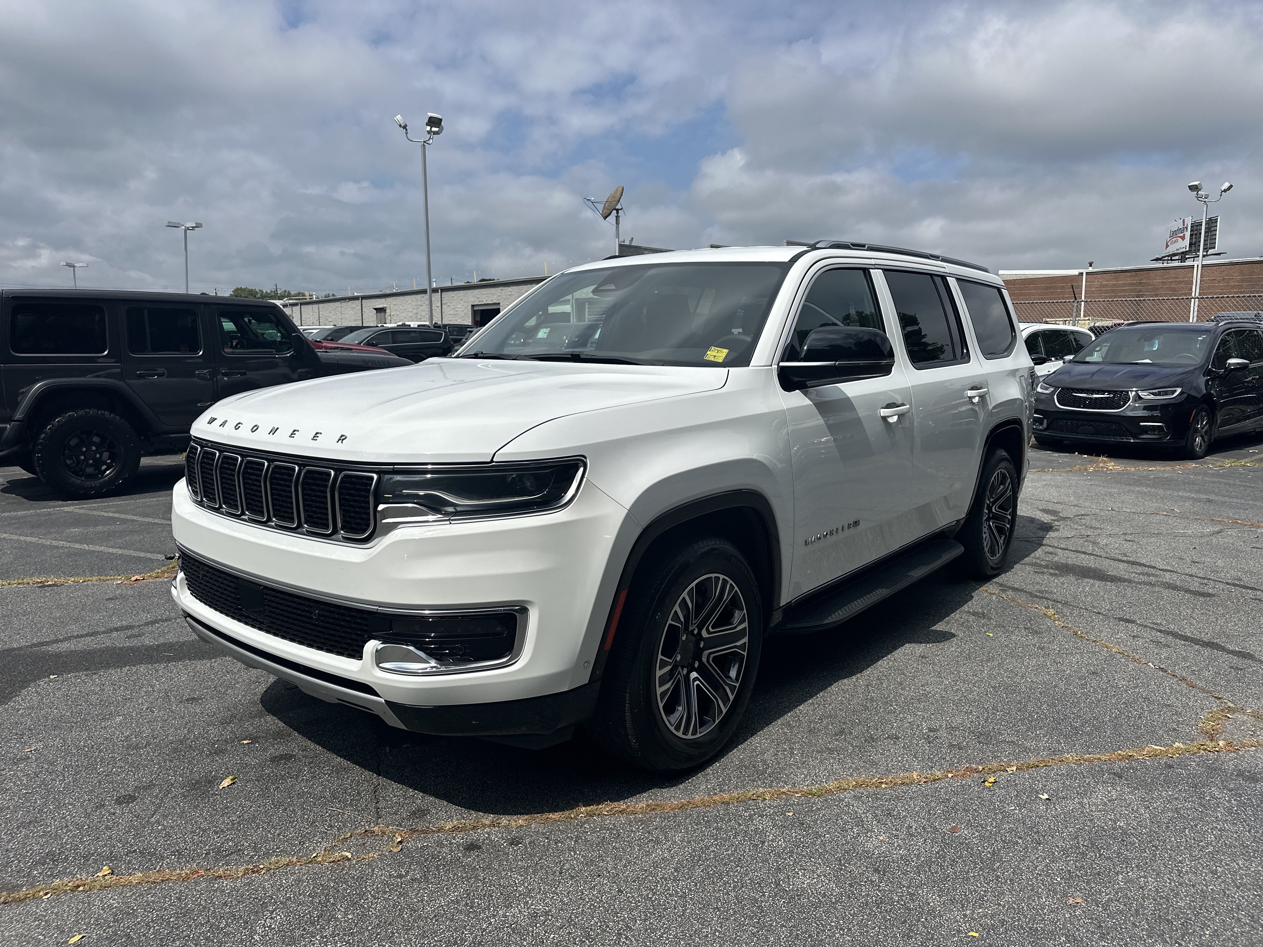 Used 2024 Jeep Wagoneer Series II w/ Flexible Seating Group RWD image 5