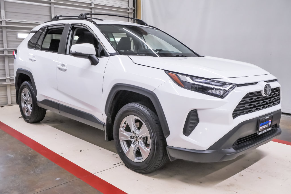 Used 2024 Toyota RAV4 XLE w/ Convenience Package FWD image 5