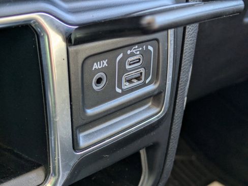 Used 2019 Jeep Wrangler Sport image 25
