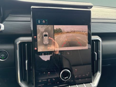 Used 2024 GMC Acadia Elevation image 16