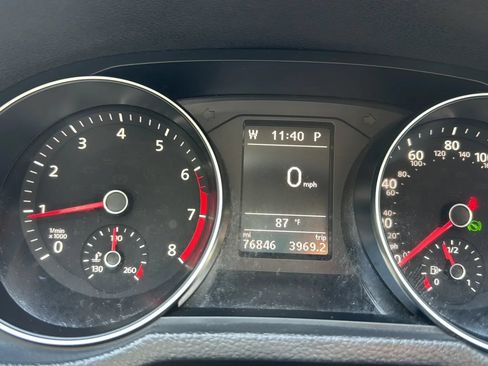 Used 2018 Volkswagen Passat 2.0T SE FWD image 30