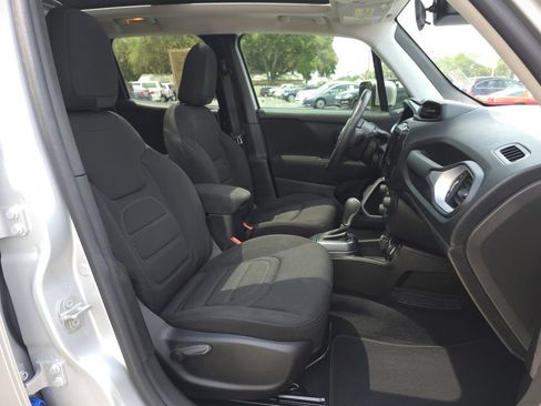 Used 2021 Jeep Renegade Latitude w/ Sun & Sound Group FWD image 14