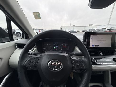 Used 2025 Toyota Corolla Cross L image 17